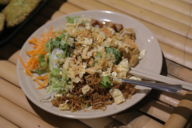 Private Vegan Food Tour in Ho Chi Minh City By Motorbike - Ho Thi Ky Flower Market and Its Food Stalls