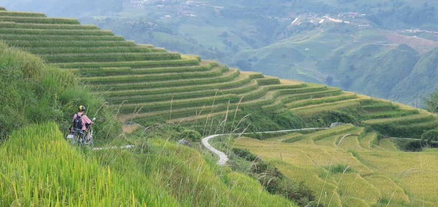 Sa Pa: Guided Motorbike Tour to Ethnic Villages with Lunch - Lunch at Hang Da with Muong Hoa views