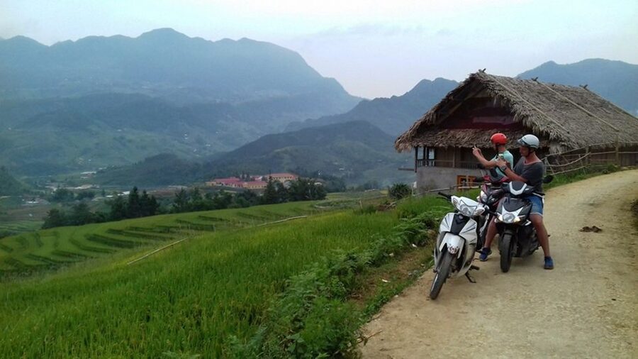 Sa Pa: Private Guided Tour on a Motorbike with Lunch - The Hmong village and its old house styles