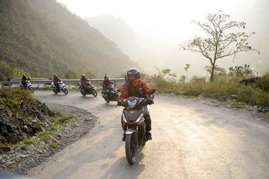 Sa Pa: Private Guided Tour on a Motorbike with Lunch - Comparing Hmong and Red Dao traditions