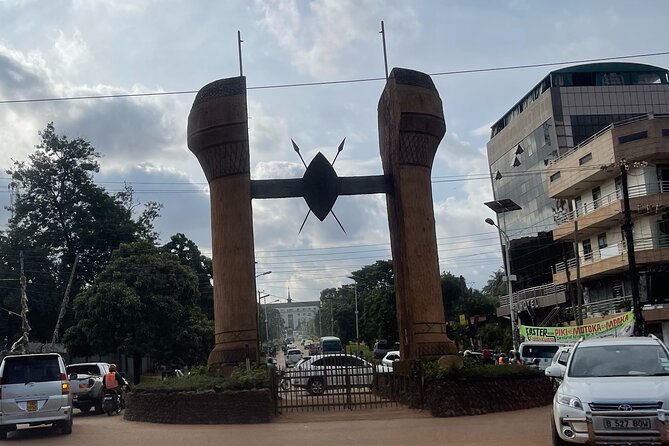 Safe Motorbike Tour in Kampala (Boda Boda Tour) - Owino Market is where the food arrives