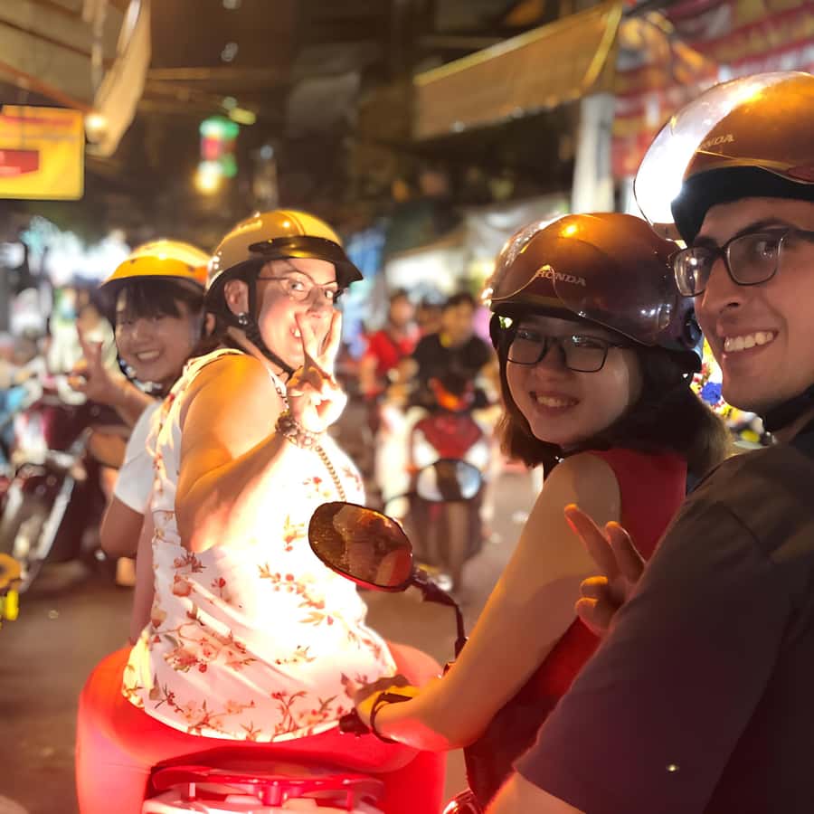 Saigon: Half-Day City Tour by Motorcycle - District 10 and the flower market