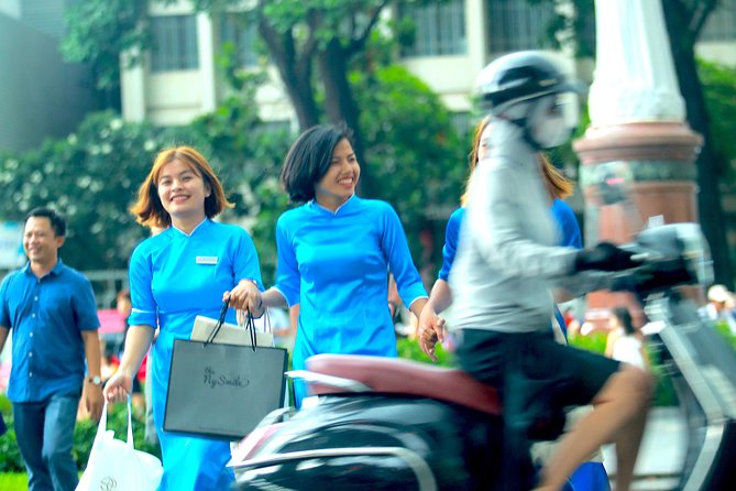 Saigon Half Day Shopping Tour by Motorbikes - KissTour - Finding better markets than Ben Thanh