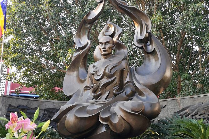 Saigon Lavie Private Tour on Motorbike - What the guides add to the ride