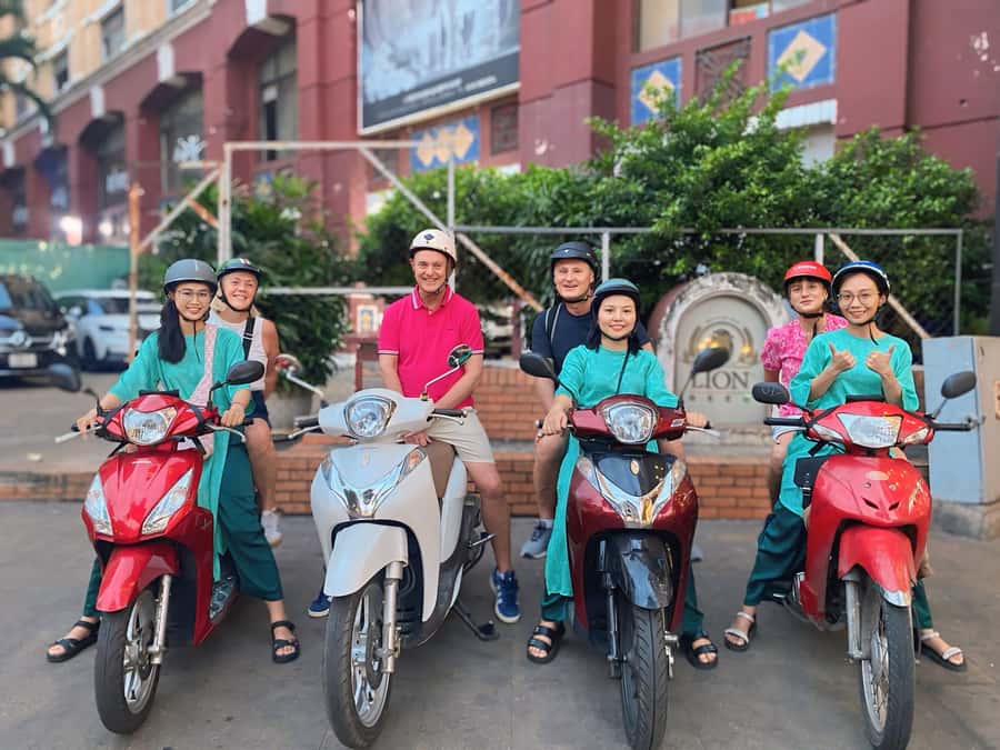 Saigon: Street Food Tasting & Sightseeing Tour by Motorbike - Key points before you book