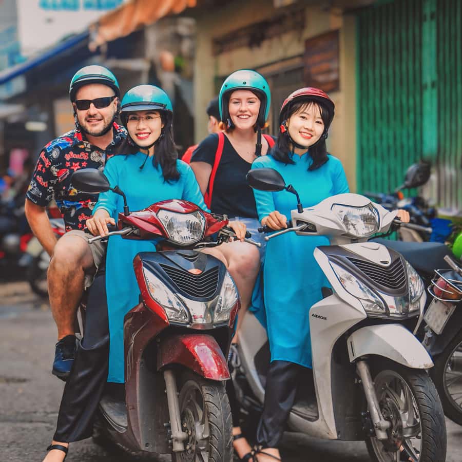 Saigon: Street Food Tasting & Sightseeing Tour by Motorbike - Why a motorbike is the right way to see Saigon