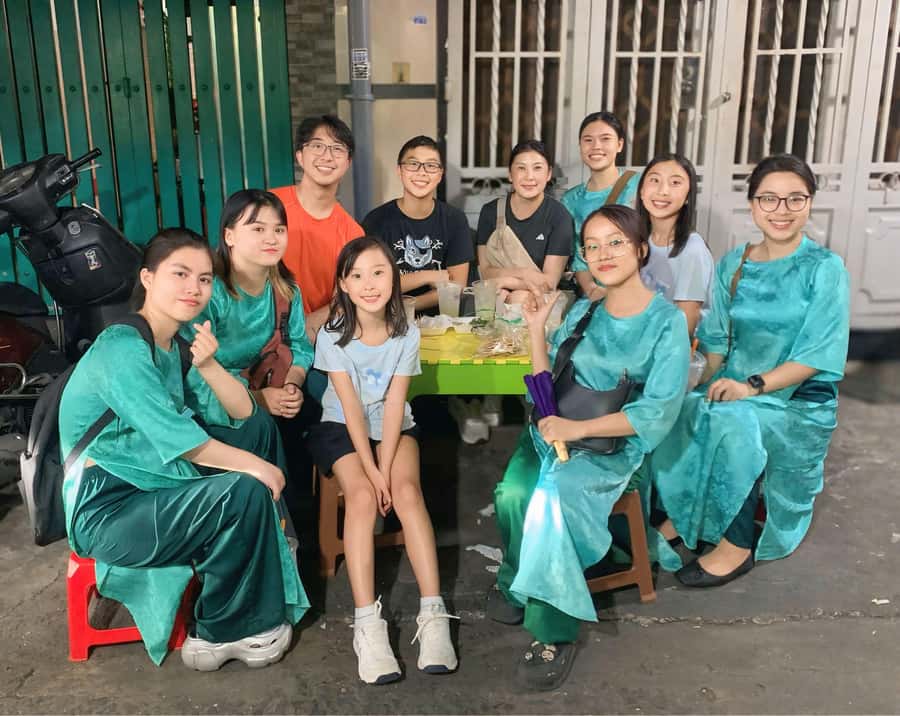 Saigon: Street Food Tasting & Sightseeing Tour by Motorbike - Nguyen Thien Thuat and crispy banh khot