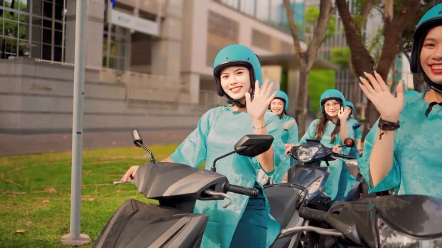 Saigon: Street Food Tasting & Sightseeing Tour by Motorbike - Starting near Nguyen Du Secondary School