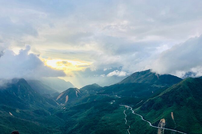SaPa Motorbike Tour - Half day - Visit Waterfall - O Quy Ho Pass and the Lonely Tree