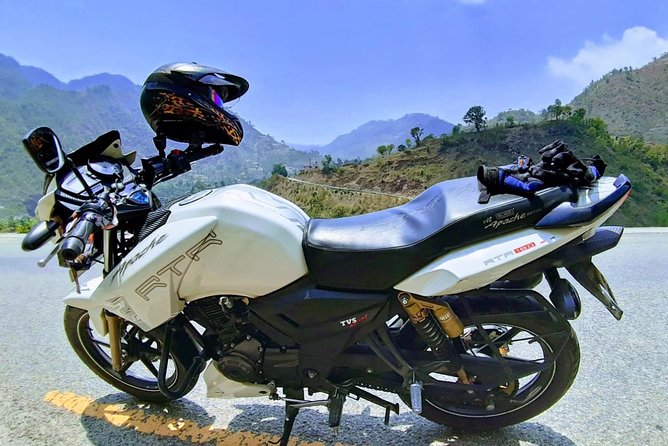 Short Motorcycle Ride Tour to Syambhunath Stupa - Arriving at the hilltop stupa