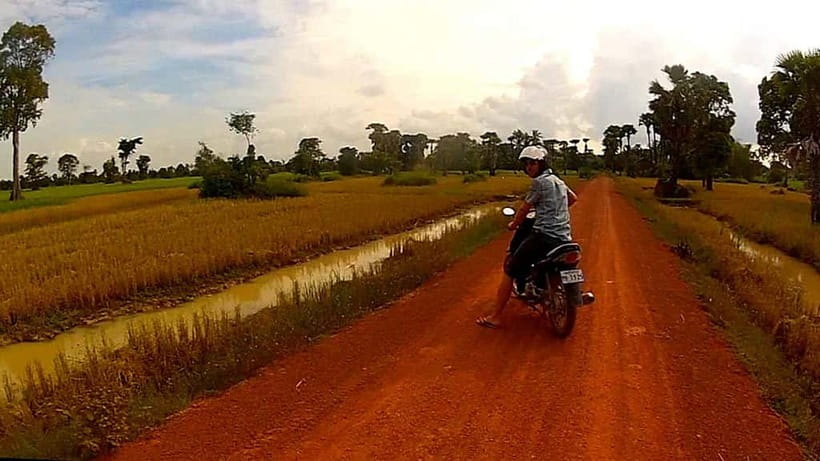 Siem Reap: 6-Hour Easy Rider Motorbike Tour - Leaving Siem Reap behind on two wheels