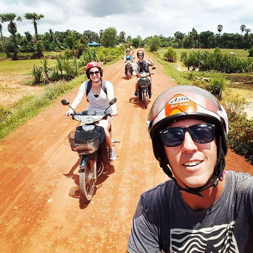 Siem Reap: 6-Hour Easy Rider Motorbike Tour - Red roads, village lanes, and open rice fields