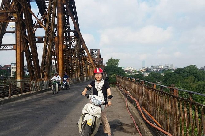 Small-group motorbike sightseeing and food tour in Hanoi - West Lake coffee break
