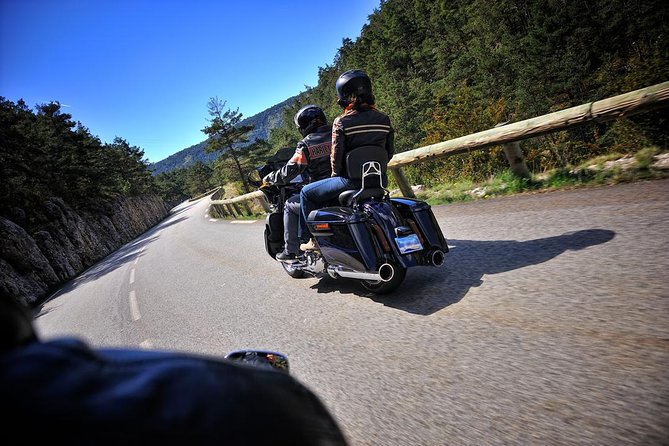 Stroll on a Harley Davidson, Full day passenger duet with your guide - What the Passenger Setup Feels Like