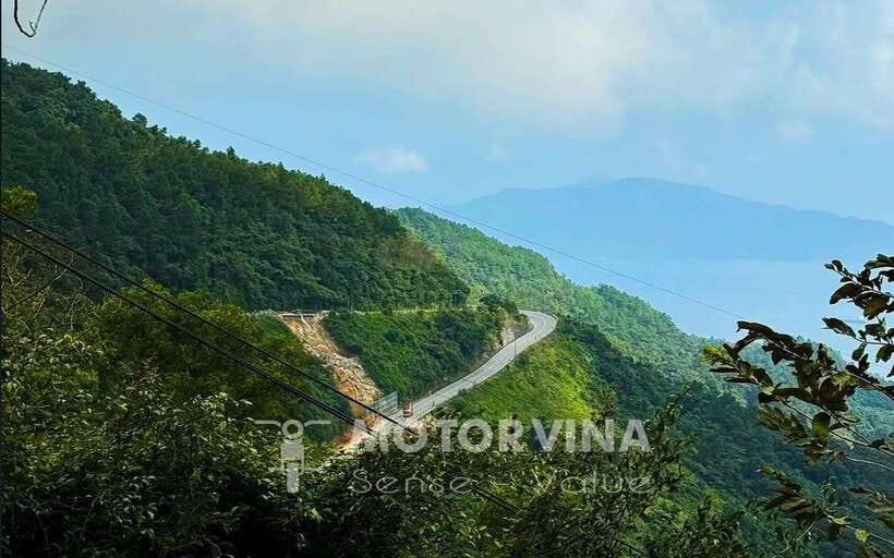 Top Gear Hai Van Pass Motorbike Adventure - by Motorvina - A freshwater stop at Elephant Springs