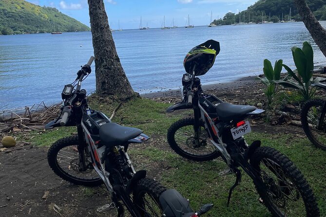 Unique excursion to Moorea on a 100% electric motorbike - Exploring the Ōpūnohu Valley and sacred sites