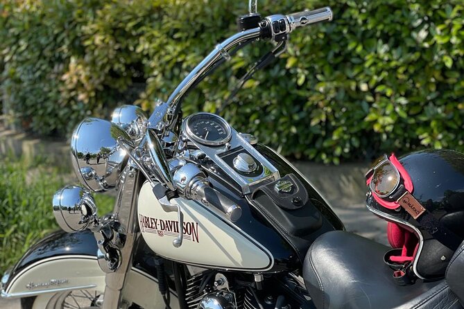Vintage Motorcycle Rental in Paris - Riding through Paris on your own schedule